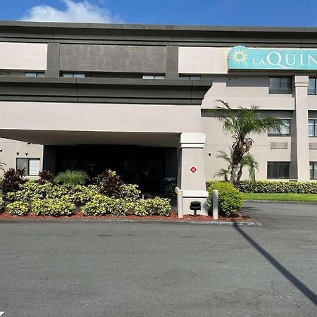 La Quinta By Wyndham Orlando South Hotell Williamsburg Exteriör bild