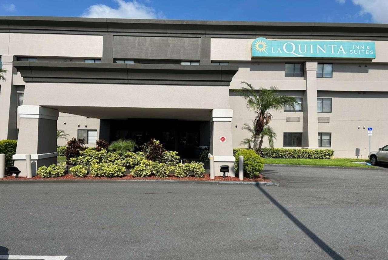 La Quinta By Wyndham Orlando South Hotell Williamsburg Exteriör bild
